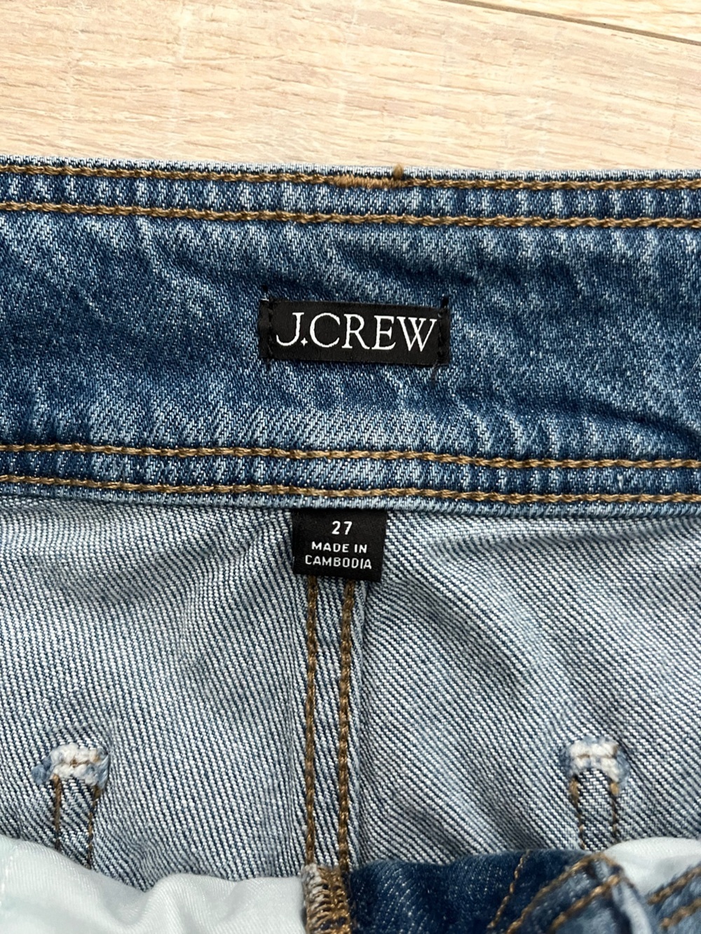 J.Crew Women’s Slim-wide jean with stacked buttons - Size 27 - Picture 3 of 6